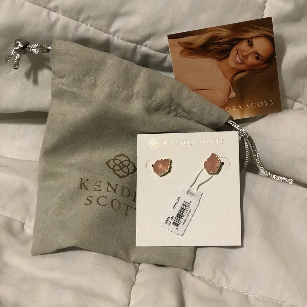 Kendra Scott Tessa earrings gold/ rose quartz